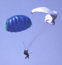 Спуск на спасательном парашюте